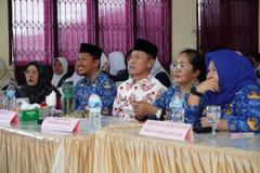 Bareng Siswa SMAN 1 Bolaang Uki, Bupati Iskandar Ikuti kegiatan "Gubernur Mengajar" dalam rangka Hardiknas 2025 