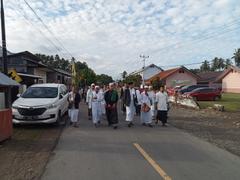 Idul Adha 1446 H, Bupati Iskandar dan Wabup Deddy Tunaikan Sholat Ied dan Serahkan Hewan Kurban