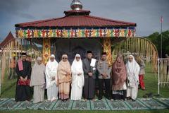 Bupati Iskandar Jadi Khatib Idul Fitri 1447 H, Bersama Wabup Deddy Jalin Silaturahmi dengan Warga 