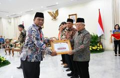 Diserahkan Wapres, Bolsel Terima Insentif Fiskal Rp. 6,3 M Atasi Kemiskinan Ekstrem