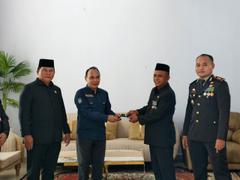 Pastikan Pelayanan Tetap Berjalan, Wabup Deddy Serahkan Tugas Plt. Kasatpol PP kepada Marwan Makalalag