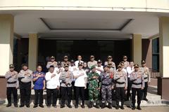 Apel Kesiapsiagaan Tanggap Darurat Bencana, Bupati Iskandar bersama Kapolres Kuntadi Cek Kesiapan Personel dan Sarpras